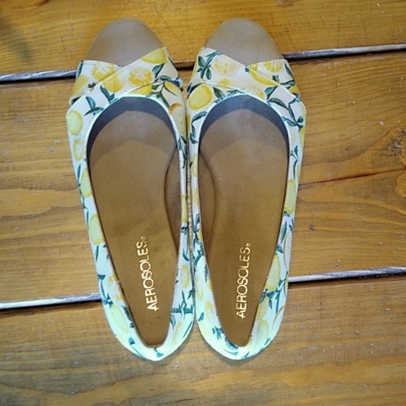 Aerosoles Silver Platter Open Toe Wedge Heel. 8 M. White,Yellow,Green Citrus - Picture 5 of 9